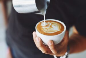 Read more about the article So gelingt der Start in den Tag: Leckerer Kaffeegenuss für daheim
